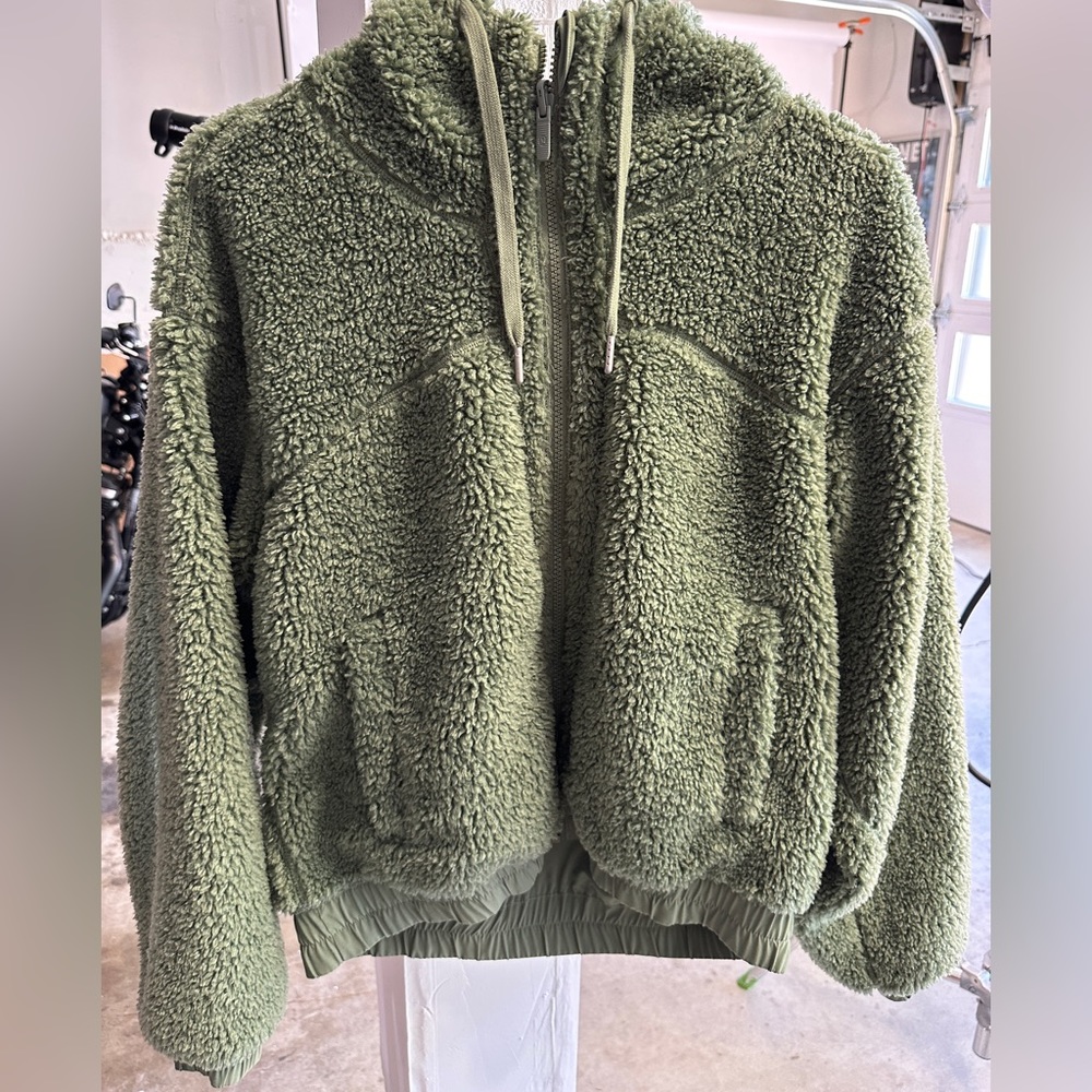 Women Lululemon Fleece Jacket Hooded Green Twill  Size 6